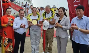 Khách quốc tế thứ 3 triệu đến Quảng Ninh trên tàu siêu sang